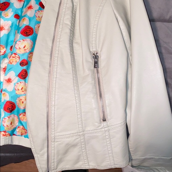 Leather jacket - Picture 3 of 4